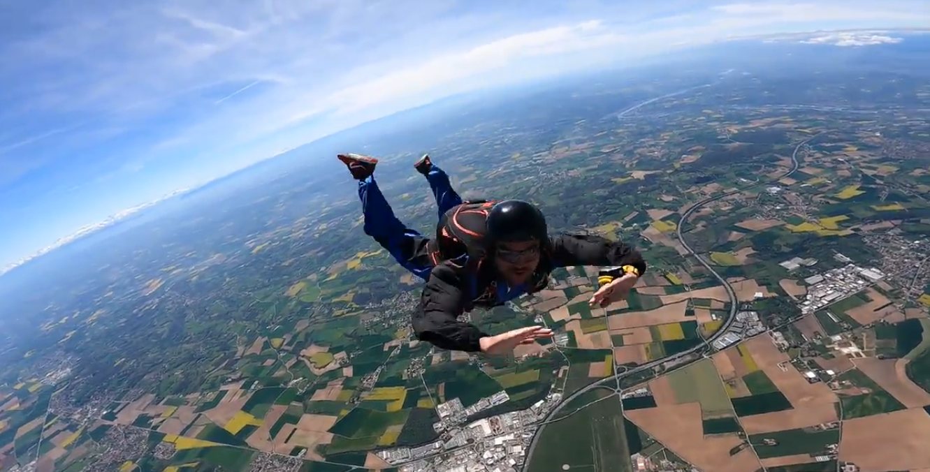 Saut en parachute en chute libre